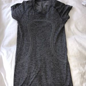 🤩 grey lululemon swiftly tech short sleeve